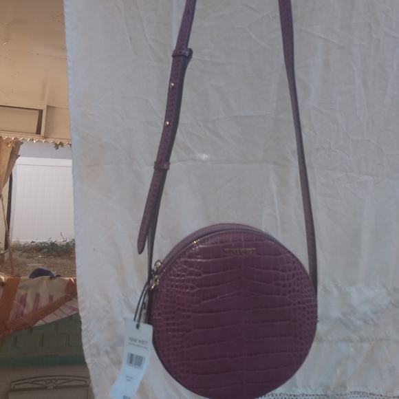 Handbag - Picture 2 of 6